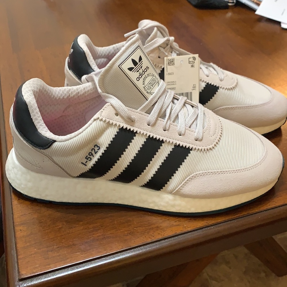 Adidas I-5923. men’s size 9/women’s size 11. brand new.